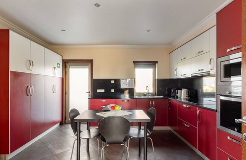Marinhas House | Wonderful private villa for 10 guests with WIFI, hot tub, TV, terrace and parking