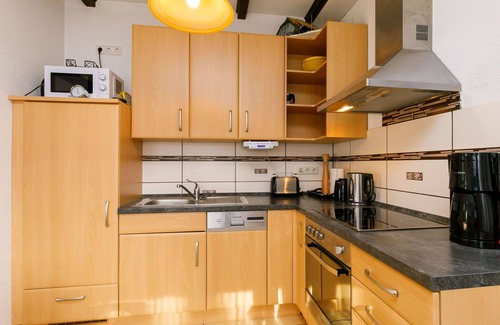Neeberg House | Wonderful private villa for 8 guests with TV, terrace, pets allowed and parking