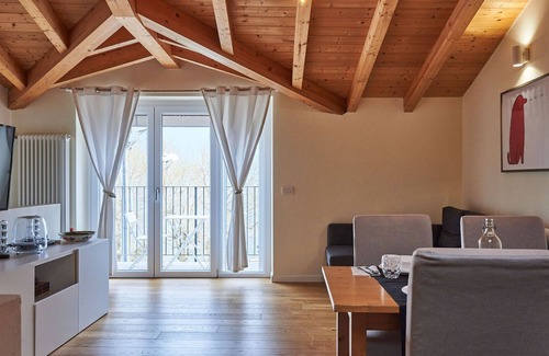 Cremia House | Wonderful private villa for 6 people with WIFI, A/C, TV, patio and parking