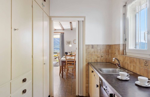 Gordola House | Wonderful private villa with WIFI, TV, balcony, pets allowed, panoramic view and parking