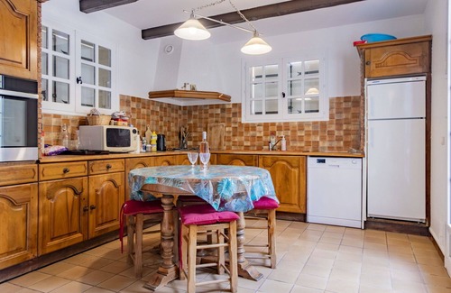 Quartier des Espesses House | Wonderful private villa for 10 guests with WIFI, private pool, TV, terrace and parking