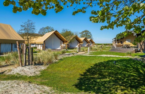 Biddinghuizen House | Wonderful private villa for 8 guests with pool, WIFI, TV, terrace and parking