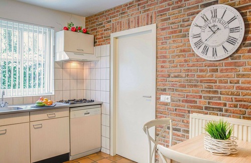 Losser House | Wonderful private villa for 16 guests with WIFI, TV, terrace and parking