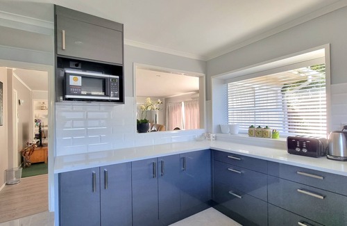 Pakuranga Heights Apartment | Wonderful Renovated 4BR House - Netflix