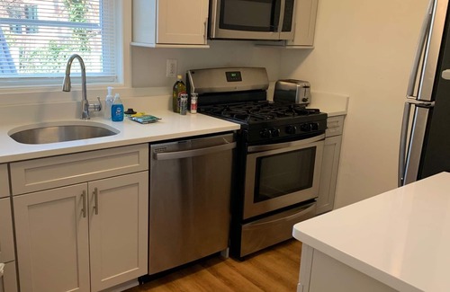 Potomac West House | Wonderful Renovated Townhouse in a Prime Location