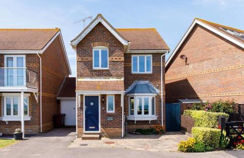 Selsey House | Wonderful Seafront Home - Panoramic Ocean Views