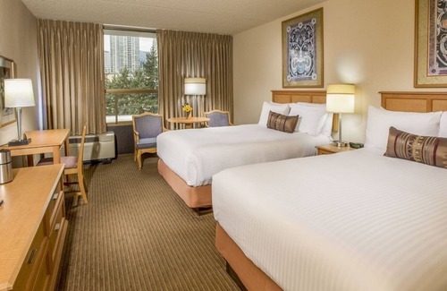 Wilburton House | Wonderful Stay! Outdoor Pool, Parking, Pets Allowed, Near Bellevue Square