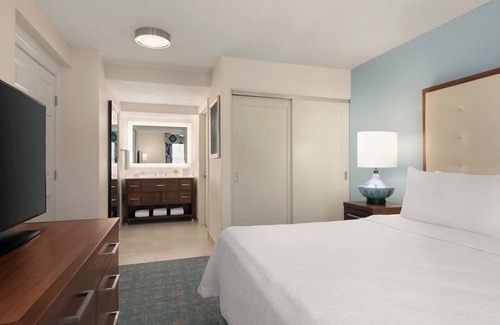 Villas House | Wonderful Vacation Stay! 2 Convenient Units, Pool, Near Lakes Regional Park