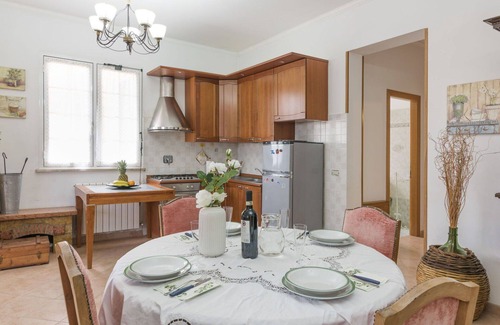Lake Garda House | Wonderful villa for 4 guests with WIFI, TV, pets allowed and parking