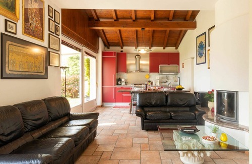 Domaso House | Wonderful villa for 4 people with WIFI, A/C, hot tub, TV, terrace, pets allowed and parking