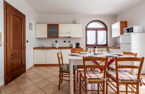 Barolo House | Wonderful villa for 6 people with WIFI, private pool, TV, terrace and parking