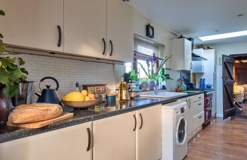 Dormansland House | Wonderful villa for 4 people with WIFI, pets allowed and parking