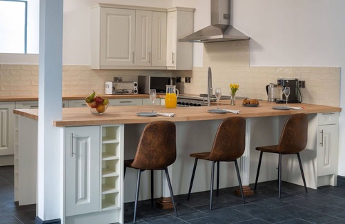 Rhiwbryfdir House | Wonderful villa for 12 people with WIFI, TV, pets allowed and parking