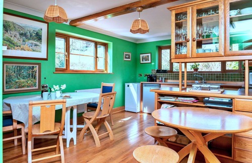 Llanidloes House | Wonderful villa for 6 people with WIFI, terrace and parking