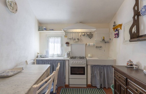 Castellaro House | Wonderful villa for 3 people with WIFI, TV, terrace, pets allowed, panoramic view and parking