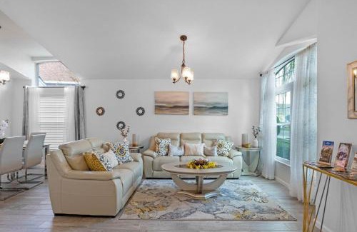 Weston Hills House | Wonderful Weston Hills Villa SE Facing Pool