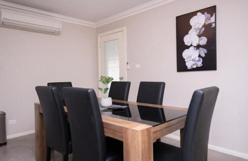 Bletchington House | Wonderful Windred - Quiet & Homely, 4 Smart TVs