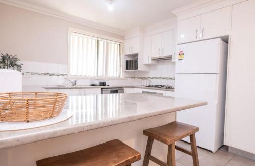 Bletchington House | Wonderful Windred - Quiet & Homely, 4 Smart TVs