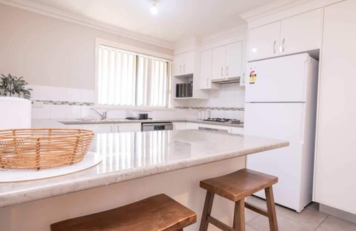 Bletchington House | Wonderful Windred - Spacious, Comfy, Quiet
