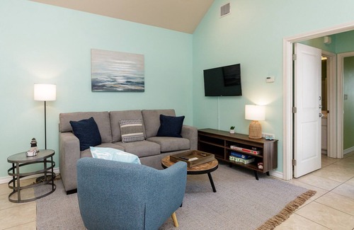 Corpus Christi Cottage | Wonderful Winter Escape w/ Sparkling Pool, Smart TV + Washer & Dryer!