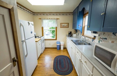 Chiloquin Cottage | Wonderfully Unique Riverfront Cottage very close to Crater Lake National Park