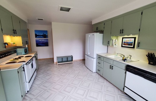 Oshkosh House | Wonderfully Updated House in Quiet Neighborhood, Two Blocks from Lake Winnebago!