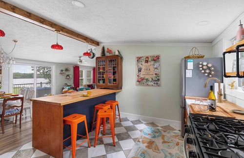 Albion House | Wonderland: Waterfront + Game Room + Dog Friendly