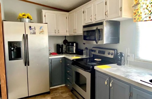 Vansant House | Wood Hollow Hill direct access to Coal Canyon Spearhead Trails .
