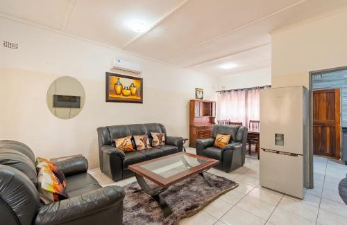 Victoria Falls House | Wood Road Guest Lodge