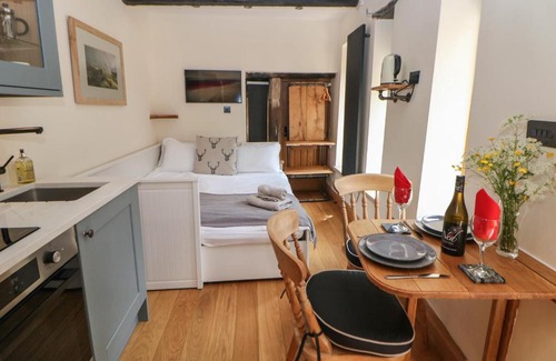 Earl Sterndale House | Woodbine Retreat