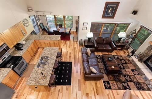 Deer Springs House | Wooded Mtn. Retreat with Wintergreen Advantage