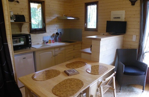 Saint-Maxire Ski Chalet | Wooden cottage on stilts