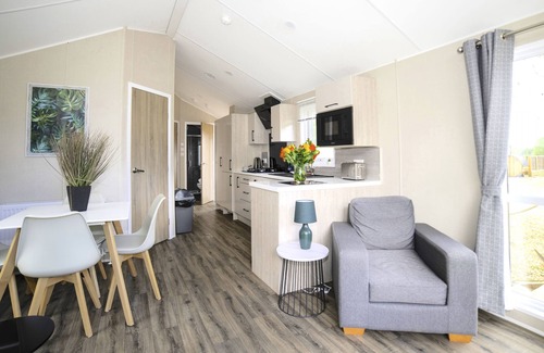 Runcton Holme Cabin | Woodlakes 1 Lux Sky - a lodge that sleeps 4 guests in 2 bedrooms