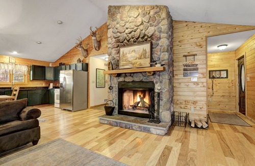 Mt Cobb House | Woodland Cabin Getaway w/FirePit, HotTub, GameRoom Edit