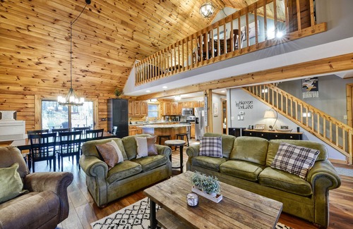 Oakland Cabin | Woodland cabin with private hot tub, firepit & foosball table