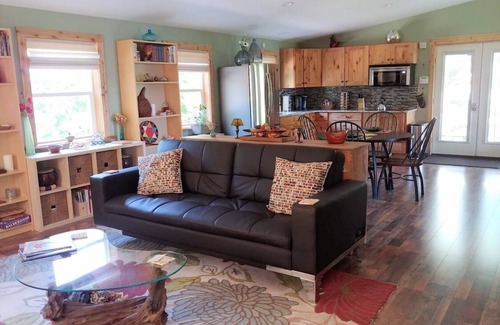 Millfield House | Woodland EcoGreen Guesthouse - Premier Host-Getaway for Two!