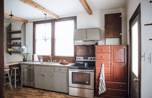 Singers Glen House | Woodland Gap is a large 3BR/2B house that has been in our family for generations
