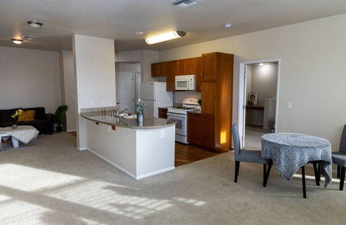 Warner Center Apartment | Woodland Hills 2 Bedroom City Views Close to Los Angeles