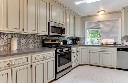 Woodland Hills House | Woodland Hills Charmer