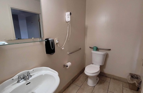 Niagara Falls Hotel | Woodland Inn