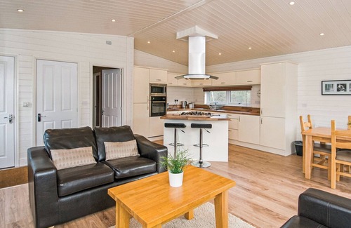 Woodham Walter Ski Chalet | Woodland Lodge that’s well equipped with one large double with en suite shower and one twin room.