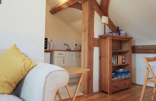 Woodbridge Cottage | WOODLAND RETREAT LODGE, pet friendly, with a garden in Laxfield