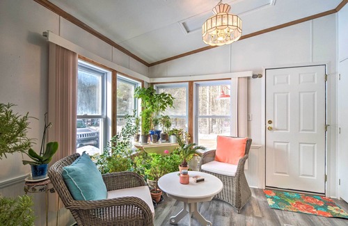 Good Hart Cottage | Woodland Retreat: Near Trails, Golf & Wineries!