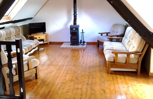 La Chapelle-de-Brain Cottage | Woodland View Barn, South Brittany barn, free bikes, WiFi, near village.
