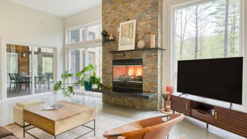 Housatonic House | Woodland Zen by AvantStay Modern Design Patio