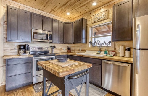 Chalet Village North Cabin | β¨ Woodlands: Amazing New Mountain Cabin in the best location π