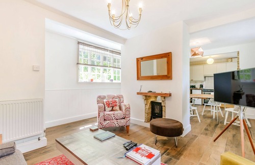 Deal House | WOODLANDS BY THE SEA COTTAGE, pet friendly, with a garden in Sholden
