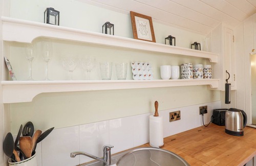 Woodbridge Cottage | WOODLANDS RETREAT SHEPHERD'S HUT, pet friendly in Laxfield