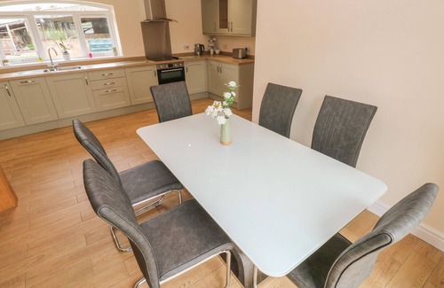 Miskin Cottage | WOODPECKER BARN, pet friendly, character holiday cottage in Pontyclun