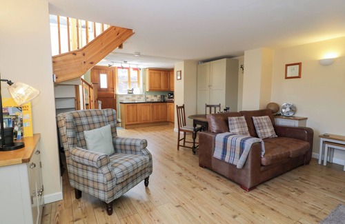 Llangollen Cottage | WOODPECKER COTTAGE, pet friendly, with a garden in Llangollen